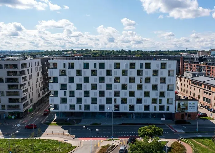 Apartment Premium With Parking, Air Condition And Balcony